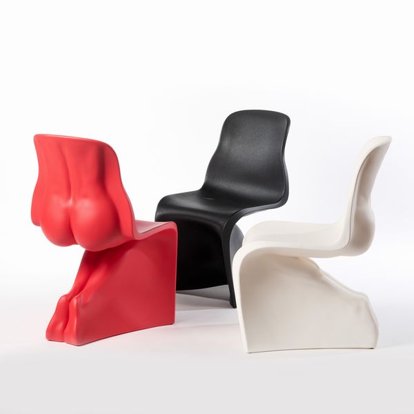 Fabio Novembre : Una sedia Him bianca e due sedie Her rossa e nera  - Asta LA CASA DELL'ARCHITETTO Asta di Design - Associazione Nazionale - Case d'Asta italiane