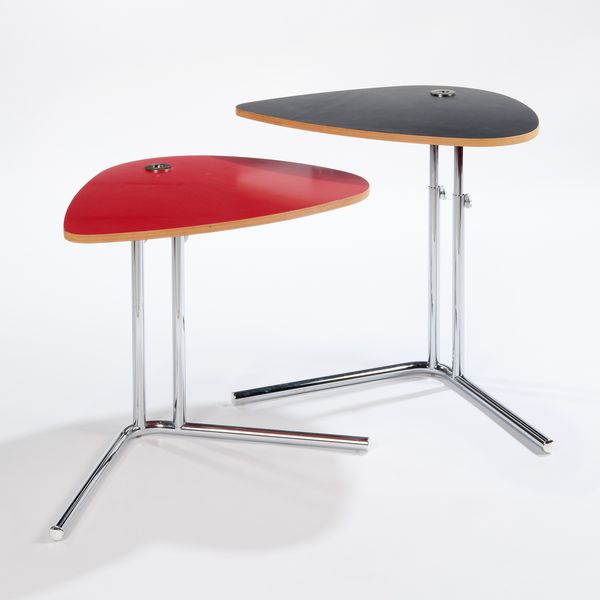 Tecta due tavolini in tubolare in acciaio e laminato verniciato  - Asta LA CASA DELL'ARCHITETTO Asta di Design - Associazione Nazionale - Case d'Asta italiane