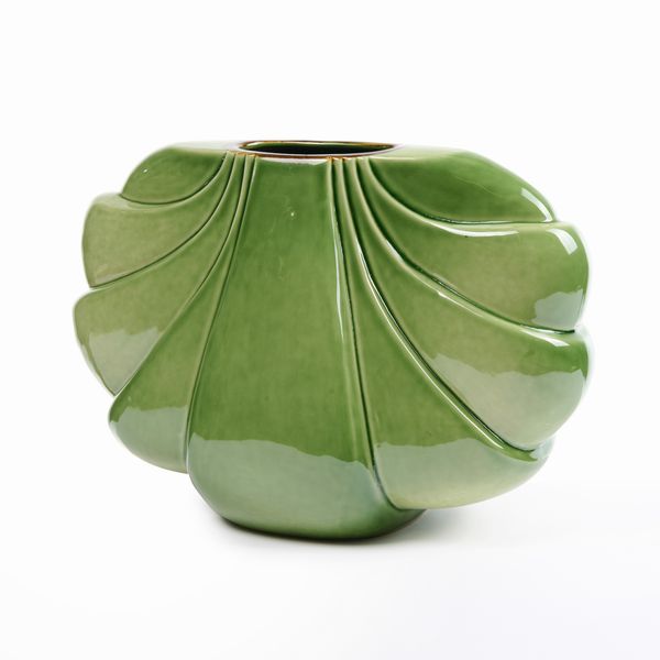 Grande vaso in ceramica verde a volute  - Asta LA CASA DELL'ARCHITETTO Asta di Design - Associazione Nazionale - Case d'Asta italiane