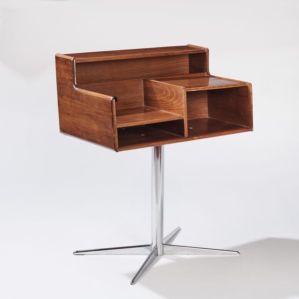 Mobiletto contenitore in legno e metallo  - Asta LA CASA DELL'ARCHITETTO Asta di Design - Associazione Nazionale - Case d'Asta italiane