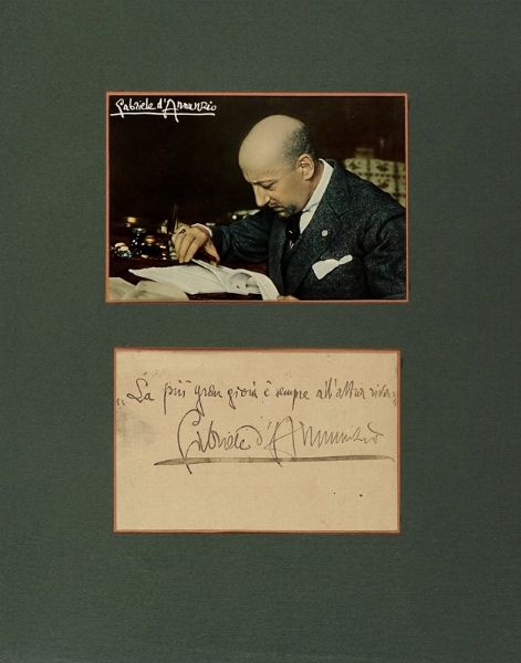 Gabriele D'Annunzio : Frase autografa firmata su carte postale.  - Asta Libri, autografi e manoscritti - Associazione Nazionale - Case d'Asta italiane