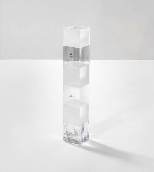 CHARLES RENNIE MACKINTOSH : Due vasi mod. Black & White  - Asta Design Lab - Associazione Nazionale - Case d'Asta italiane