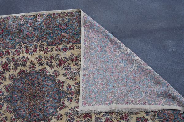 Tappeto Kirman, Persia met XX secolo  - Asta Tappeti antichi dalla collezione di Manlio e Raoul Cabib - Associazione Nazionale - Case d'Asta italiane