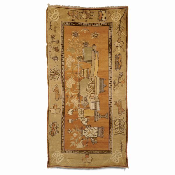 Tappeto Pautou, Cina inizio XX secolo  - Asta Tappeti antichi dalla collezione di Manlio e Raoul Cabib - Associazione Nazionale - Case d'Asta italiane