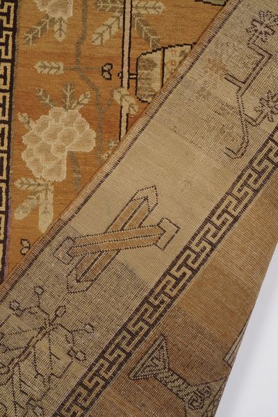 Tappeto Pautou, Cina inizio XX secolo  - Asta Tappeti antichi dalla collezione di Manlio e Raoul Cabib - Associazione Nazionale - Case d'Asta italiane