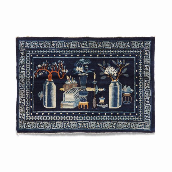 Tappeto Pautou, Cina fine XIX inizio XX secolo  - Asta Tappeti antichi dalla collezione di Manlio e Raoul Cabib - Associazione Nazionale - Case d'Asta italiane