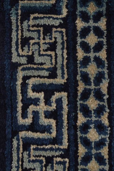 Tappeto Pautou, Cina fine XIX inizio XX secolo  - Asta Tappeti antichi dalla collezione di Manlio e Raoul Cabib - Associazione Nazionale - Case d'Asta italiane