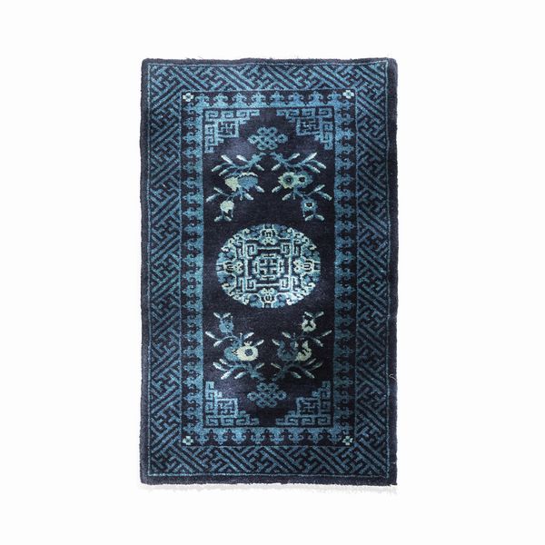 Tappeto Cina inizio XX secolo  - Asta Tappeti antichi dalla collezione di Manlio e Raoul Cabib - Associazione Nazionale - Case d'Asta italiane