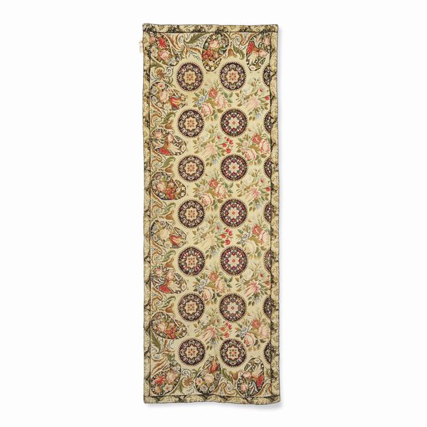 Piccolo punto Europa, inizio XX secolo  - Asta Tappeti antichi dalla collezione di Manlio e Raoul Cabib - Associazione Nazionale - Case d'Asta italiane