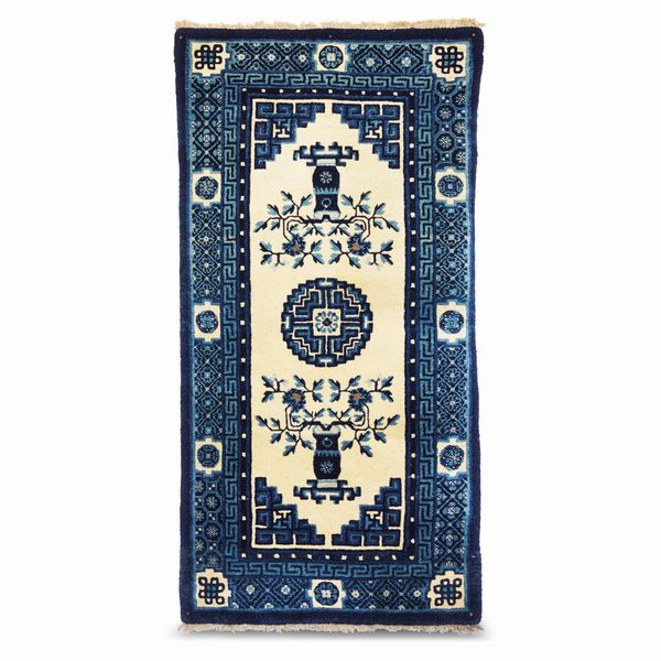 Tappeto Cina inizio XX secolo  - Asta Tappeti antichi dalla collezione di Manlio e Raoul Cabib - Associazione Nazionale - Case d'Asta italiane