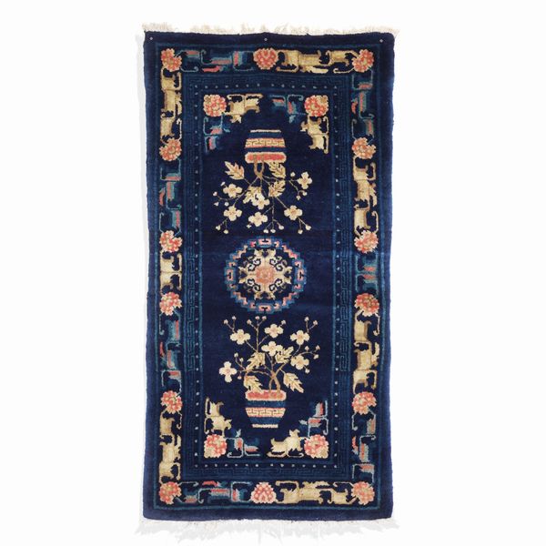 Tappeto Cina inizio XX secolo  - Asta Tappeti antichi dalla collezione di Manlio e Raoul Cabib - Associazione Nazionale - Case d'Asta italiane