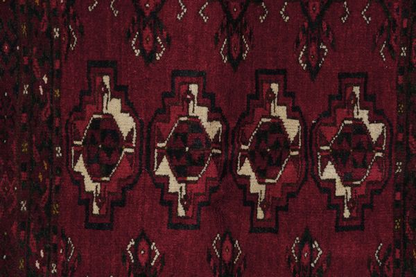 Chuval Yomut, Turkestan occidentale inizio XX secolo  - Asta Tappeti antichi dalla collezione di Manlio e Raoul Cabib - Associazione Nazionale - Case d'Asta italiane