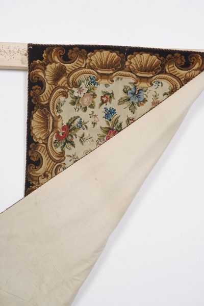 Piccolo punto Europa, inizio XX secolo  - Asta Tappeti antichi dalla collezione di Manlio e Raoul Cabib - Associazione Nazionale - Case d'Asta italiane