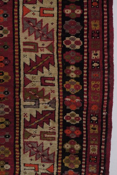 Tappeto Kazak, Caucaso fine XIX inizio XX secolo  - Asta Tappeti antichi dalla collezione di Manlio e Raoul Cabib - Associazione Nazionale - Case d'Asta italiane