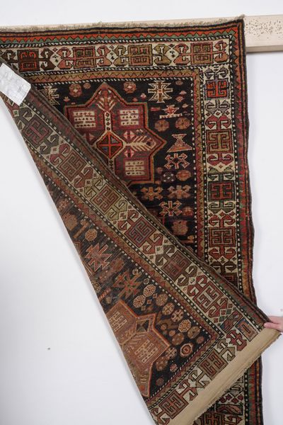 Tappeto Caucaso inizio XX secolo  - Asta Tappeti antichi dalla collezione di Manlio e Raoul Cabib - Associazione Nazionale - Case d'Asta italiane