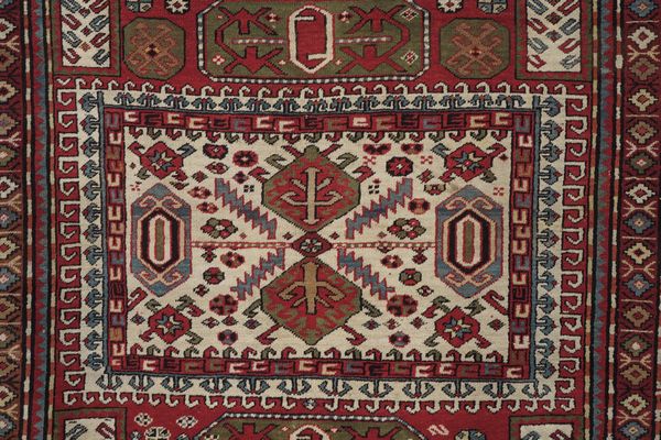 Tappeto Kazak, Caucaso inizio XX secolo  - Asta Tappeti antichi dalla collezione di Manlio e Raoul Cabib - Associazione Nazionale - Case d'Asta italiane