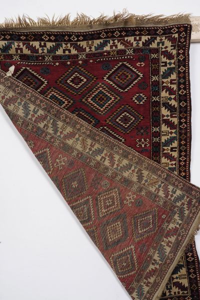 Tappeto Shirvan, Caucaso fine XIX secolo  - Asta Tappeti antichi dalla collezione di Manlio e Raoul Cabib - Associazione Nazionale - Case d'Asta italiane