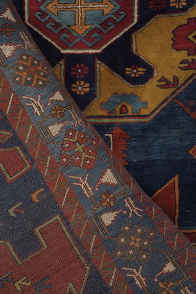 Particolare tappeto Kazak, Caucaso fine XIX inizio XX secolo  - Asta Tappeti antichi dalla collezione di Manlio e Raoul Cabib - Associazione Nazionale - Case d'Asta italiane