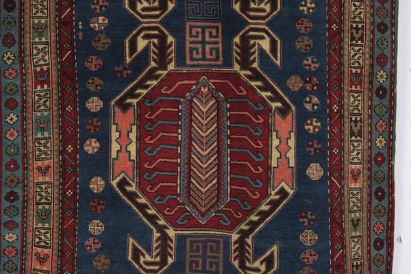 Tappeto Shirvan, Lenkoran, Caucaso fine XIX inizio XX secolo  - Asta Tappeti antichi dalla collezione di Manlio e Raoul Cabib - Associazione Nazionale - Case d'Asta italiane