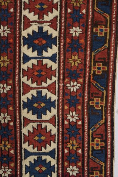 Tappeto Shirvan, Caucaso fine XIX inizio XX secolo  - Asta Tappeti antichi dalla collezione di Manlio e Raoul Cabib - Associazione Nazionale - Case d'Asta italiane