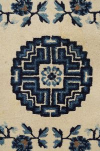 Tappeto Cina inizio XX secolo  - Asta Tappeti antichi dalla collezione di Manlio e Raoul Cabib - Associazione Nazionale - Case d'Asta italiane