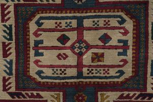 Tappeto Kars, seconda met XX secolo  - Asta Tappeti antichi dalla collezione di Manlio e Raoul Cabib - Associazione Nazionale - Case d'Asta italiane