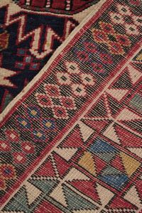 Tappeto Caucaso fine XIX inizio XX secolo  - Asta Tappeti antichi dalla collezione di Manlio e Raoul Cabib - Associazione Nazionale - Case d'Asta italiane