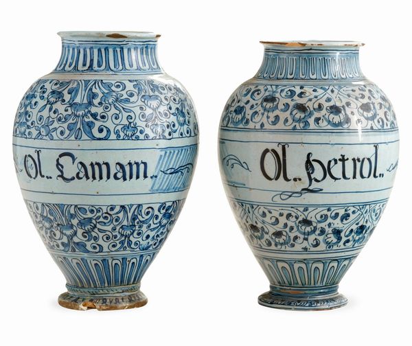 Coppia di vasi<BR>Savona, seconda met del secolo XVI  - Asta Maioliche e Porcellane - Associazione Nazionale - Case d'Asta italiane