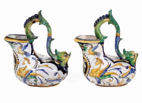 Coppia di versatoi<BR>Probabilmente Deruta, inizio del XX secolo<BR>  - Asta Maioliche e Porcellane - Associazione Nazionale - Case d'Asta italiane