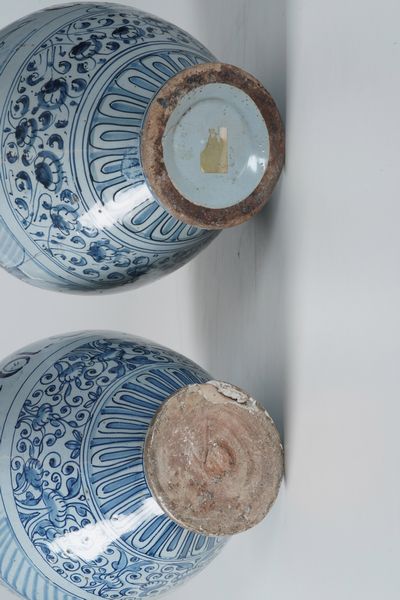 Coppia di vasi<BR>Savona, seconda met del secolo XVI  - Asta Maioliche e Porcellane - Associazione Nazionale - Case d'Asta italiane