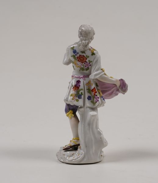 Figurina di venditore di limoni<BR>Meissen, 1755 circa<BR>Modello di Friedrich Elias Meyer<BR>  - Asta Maioliche e Porcellane - Associazione Nazionale - Case d'Asta italiane
