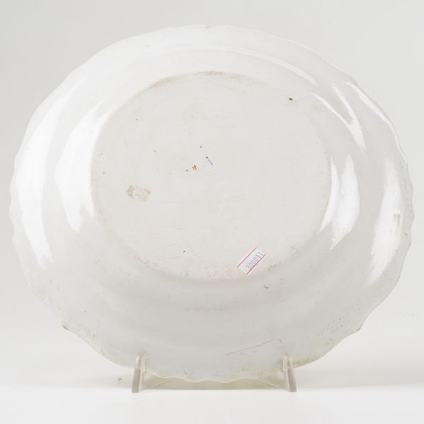 Grande piatto<BR>Belgio, Manifattura di Tournai, seconda metà del XVIII secolo<BR>  - Asta Maioliche e Porcellane - Associazione Nazionale - Case d'Asta italiane