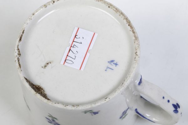 Sei tazze con piattino<BR>Torino, Manifattura di Vinovo, periodo Lomello, 1815-1825<BR>  - Asta Maioliche e Porcellane - Associazione Nazionale - Case d'Asta italiane