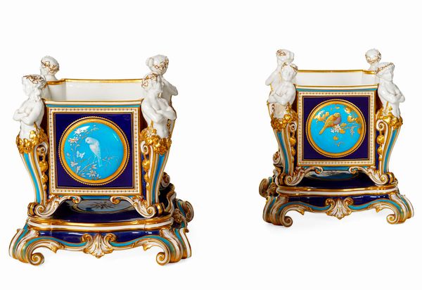 Coppia di jardini�res<BR>Inghilterra, Manifattura Minton, 1869<BR>  - Asta Maioliche e Porcellane - Associazione Nazionale - Case d'Asta italiane