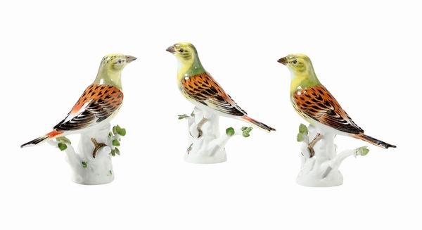 Tre figure di zigolo giallo<BR>Meissen, 1950-1970 circa<BR>  - Asta Maioliche e Porcellane - Associazione Nazionale - Case d'Asta italiane