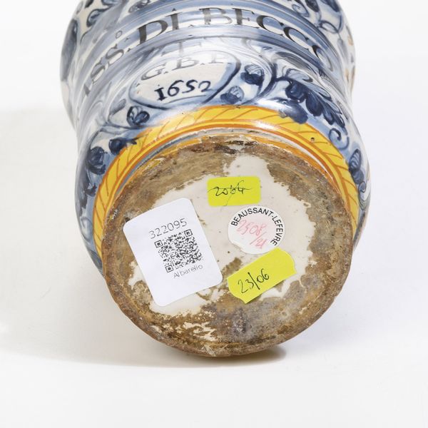 Albarello<BR>Deruta, 1652  - Asta Maioliche e Porcellane - Associazione Nazionale - Case d'Asta italiane