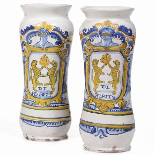 Coppia di albarelli<BR>Campania, (area napoletana), seconda met del XVII secolo<BR>  - Asta Maioliche e Porcellane - Associazione Nazionale - Case d'Asta italiane