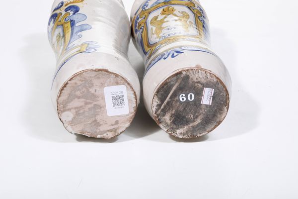 Coppia di albarelli<BR>Campania, (area napoletana), seconda met del XVII secolo<BR>  - Asta Maioliche e Porcellane - Associazione Nazionale - Case d'Asta italiane