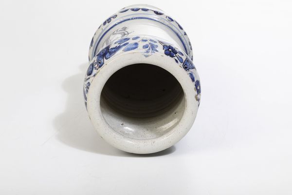 Albarello<BR>Italia Settentrionale (Pavia?), datato 1683<BR>  - Asta Maioliche e Porcellane - Associazione Nazionale - Case d'Asta italiane