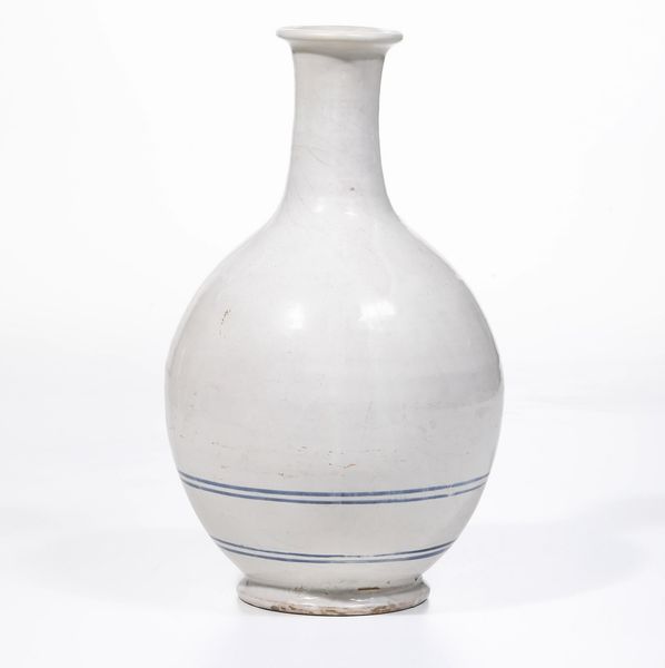 Bottiglia con lallegoria della Loquacit<BR>Castelli, Bottega dei Gentili, prima met del XVIII secolo <BR>  - Asta Maioliche e Porcellane - Associazione Nazionale - Case d'Asta italiane