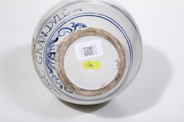 Bottiglia con lallegoria della Loquacit<BR>Castelli, Bottega dei Gentili, prima met del XVIII secolo <BR>  - Asta Maioliche e Porcellane - Associazione Nazionale - Case d'Asta italiane