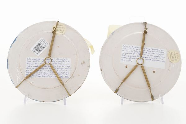 Coppia di tondini<BR>Castelli, Liborio Grue, 1730-1740<BR>  - Asta Maioliche e Porcellane - Associazione Nazionale - Case d'Asta italiane