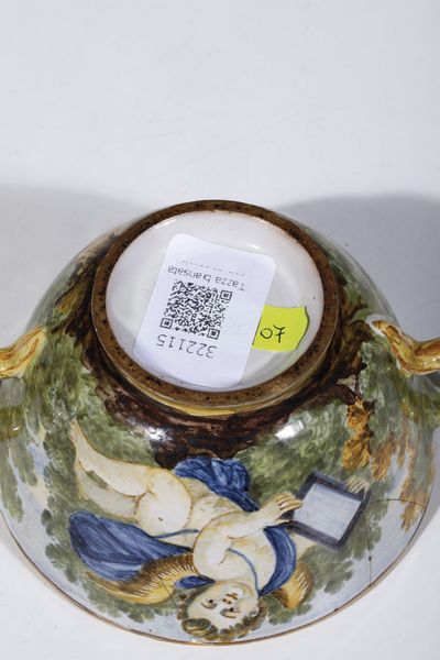 Tazza da brodo con coperchio<BR>Castelli, probabilmente Nicola Cappelletti (1691-1767), XVIII secolo<BR>  - Asta Maioliche e Porcellane - Associazione Nazionale - Case d'Asta italiane