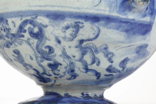 Vaso da elettuari<BR>Savona, fabbrica della societ Chiodo e Peirano, probabilmente inizio del XVIII secolo<BR>  - Asta Maioliche e Porcellane - Associazione Nazionale - Case d'Asta italiane