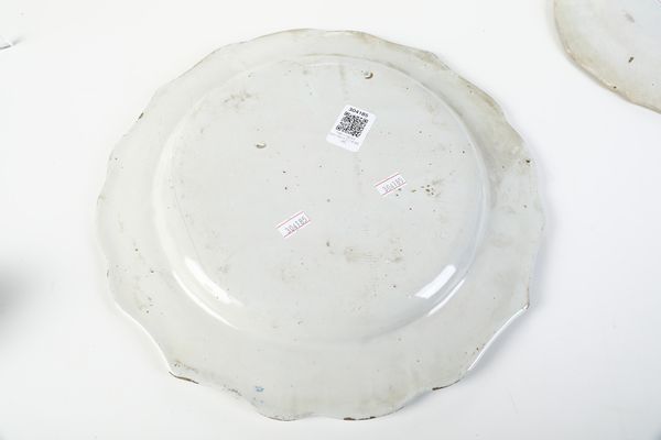 Grande piatto<BR>Lodi, probabilmente Manifattura di Antonio Maria Coppellotti, 1735 circa<BR>  - Asta Maioliche e Porcellane - Associazione Nazionale - Case d'Asta italiane