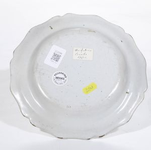 Piatto<BR>Cerreto, terzo quarto del XVIII secolo<BR>  - Asta Maioliche e Porcellane - Associazione Nazionale - Case d'Asta italiane