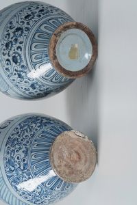 Coppia di vasi<BR>Savona, seconda met del secolo XVI  - Asta Maioliche e Porcellane - Associazione Nazionale - Case d'Asta italiane