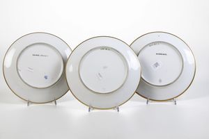 Tre piatti dalla fornitura reale Vues pittoresques de lEurope<BR>Svres, 1827-1829 circa<BR>  - Asta Maioliche e Porcellane - Associazione Nazionale - Case d'Asta italiane