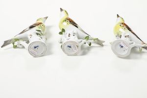 Tre figure di zigolo giallo<BR>Meissen, 1950-1970 circa<BR>  - Asta Maioliche e Porcellane - Associazione Nazionale - Case d'Asta italiane