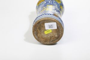 Albarello<BR>Laterza, fine del XVII secolo<BR>  - Asta Maioliche e Porcellane - Associazione Nazionale - Case d'Asta italiane